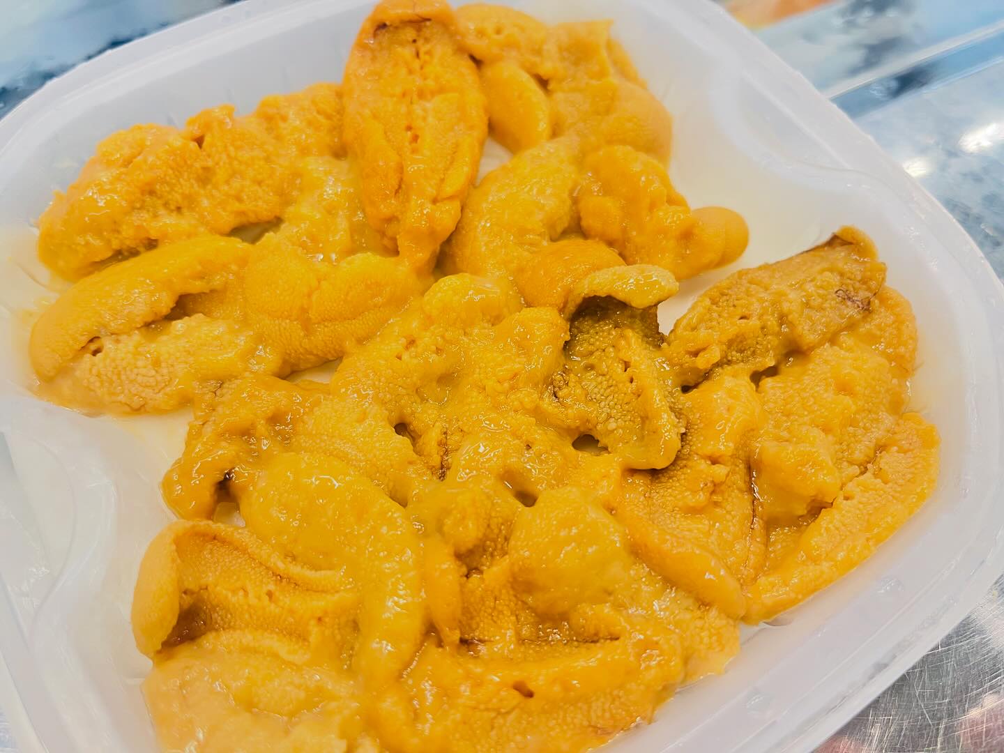 こんにちは！住よしです！！本日も入荷ってますよー！！！北海道の塩水ウニに！！地物のイワガキ！！！そしておっきなサザエさん！！！！本日もよろしくお願いします#勝田#ひたちなか市#居酒屋#お刺身#日本酒